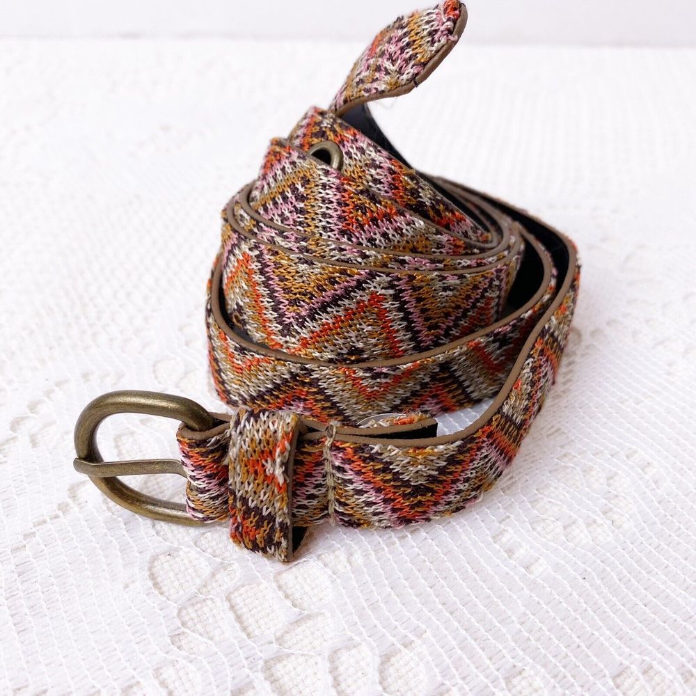 WOMEN’S AZTEC PATTERN FASHION BELT SIZE 16 MEASURES 46 1/4" LONG